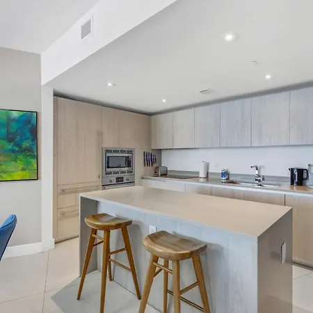 The Ultimate Resort: Beachfront 2BR with Ocean View & Rooftop Amenities Hollywood Exterior photo
