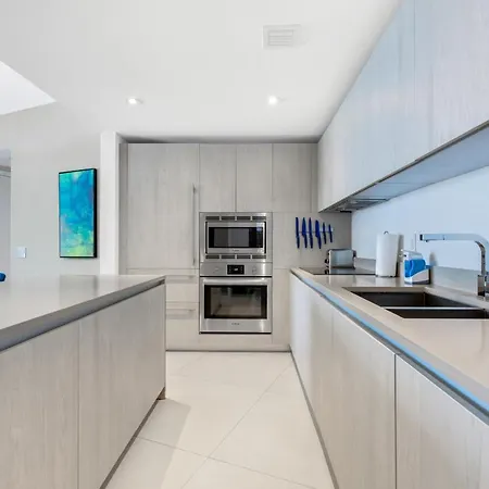 The Ultimate Resort: Beachfront 2BR with Ocean View & Rooftop Amenities Hollywood Exterior photo