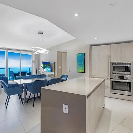 The Ultimate Resort: Beachfront 2BR with Ocean View & Rooftop Amenities Hollywood Exterior photo